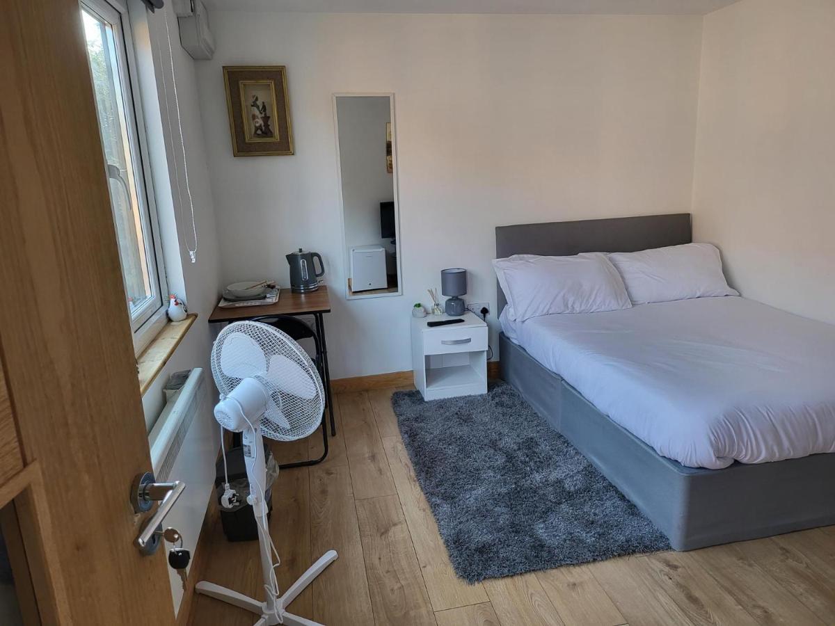 Midway Hotel Watford  Kültér fotó
