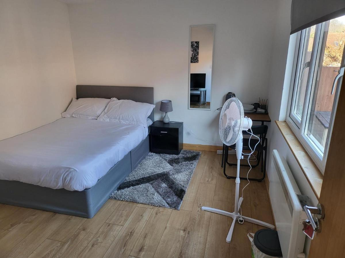 Midway Hotel Watford  Kültér fotó